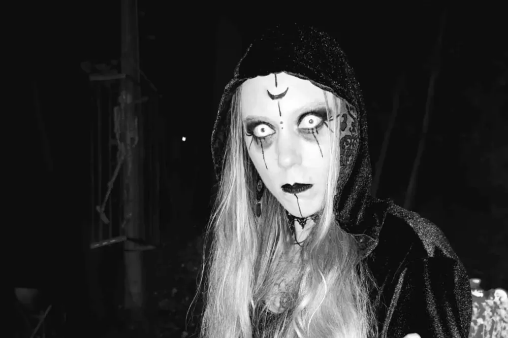 chemin-hantee-lumiere-halloween